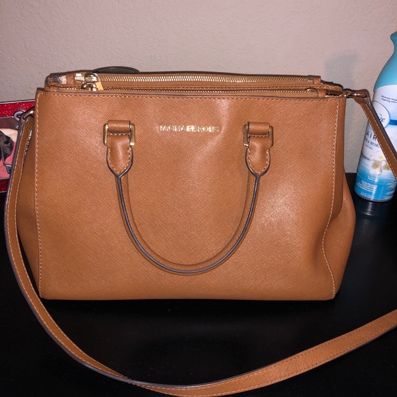 Authentic Michael Kors Sutton bag - Picture 2 of 6